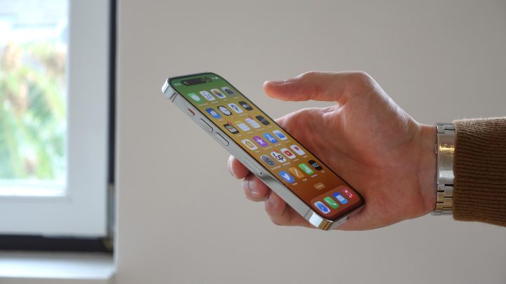 iPhone 17 की अफवाहें: एप्पल के इवेंट से पहले नए ‘एयर’ मॉडल और पुराने ‘बंपर’ केस की वापसी की चर्चा